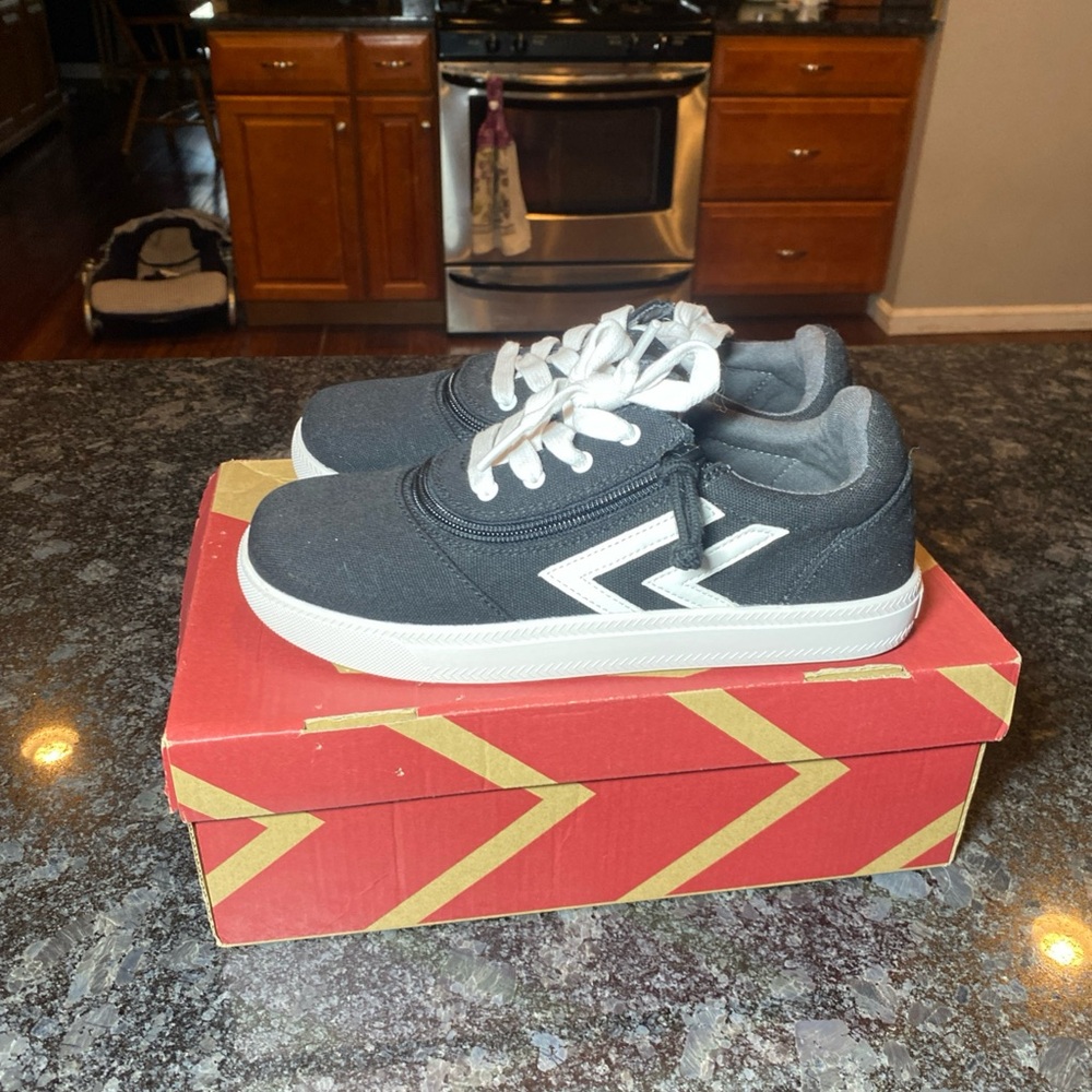 Billy Kids Size 5 M BILLY CS Canvas Low Top Sneaker Black White New NIB